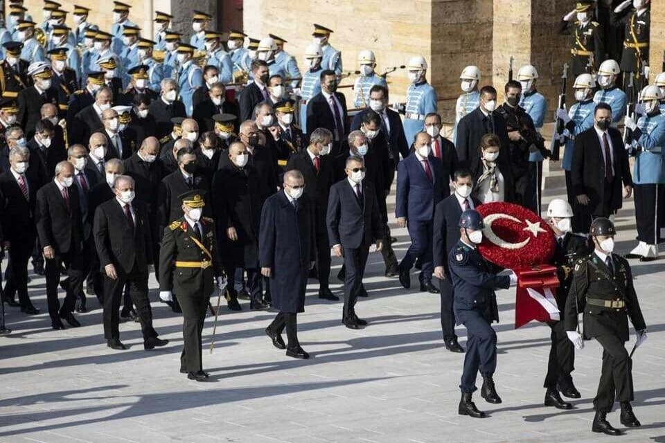 29 Ekim Cumhuriyet Bayramı t&ouml;renlerinin Ankara'daki ilk durağı Anıtkabir'di. Cumhurbaşkanı