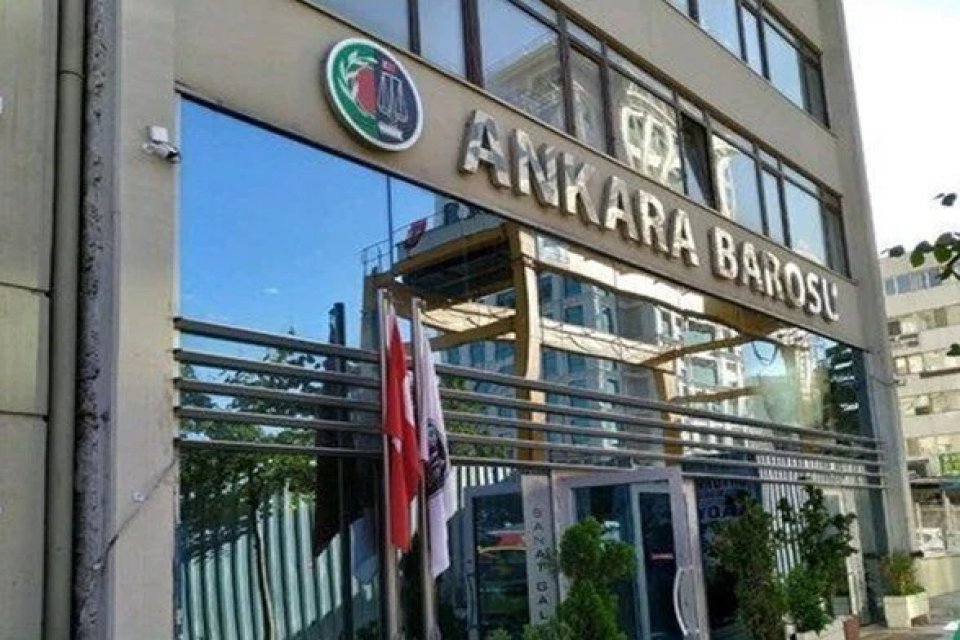 Ankara Barosu'nun Genel Kurulu'nda başkanlığı Mustafa Köroğlu seçildi. Ankara Barosu
