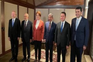 Altı genel başkan partilerinin hazırladığı 22 sayfalık metini a&ccedil;ıklamak ve