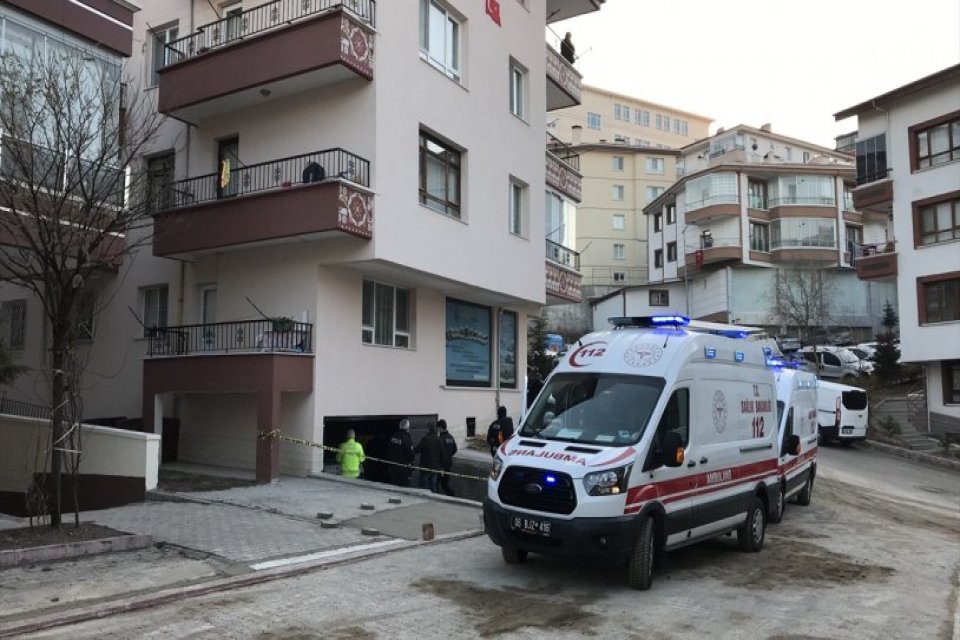 Ankara'nın Pursaklar ilçesinde, bir apartmanın garajında 3 gencin cesedi bulundu.