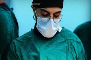 Ankara Eğitim ve Araştırma Hastanesi'nde g&ouml;revli Doktor Ertan İskender, bı&ccedil;aklı