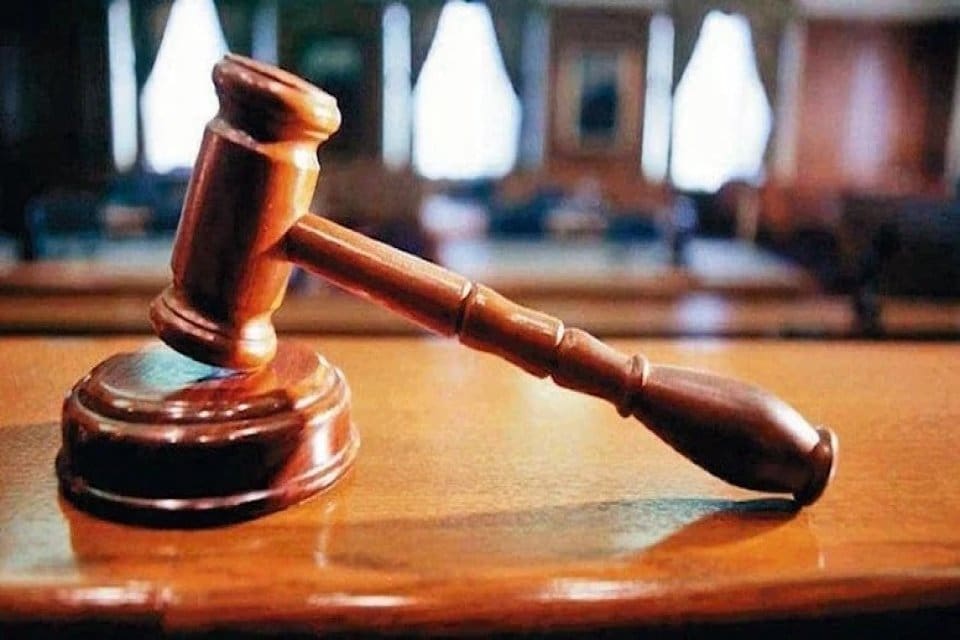 Ankara'da, re&ccedil;ete yazmadığı iddiasıyla doktoru itip, yaralanmasına neden olmak ve