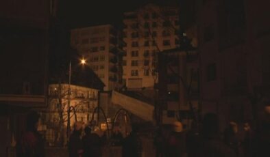 Ankara'da, temeli kayan apartman nedeniyle 21 bina tahliye edildi
