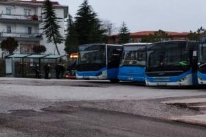 Ankara&rsquo;da &ouml;zel halk otob&uuml;s&uuml; ve minib&uuml;s şof&ouml;rleri, akaryakıt zamlarını protesto