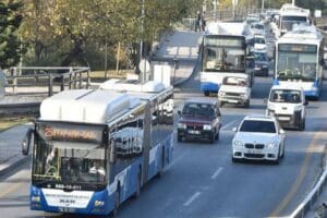 Ankara'da halk otob&uuml;sleri ve dolmuş&ccedil;uların kontak kapatma kararının ardından ulaşıma