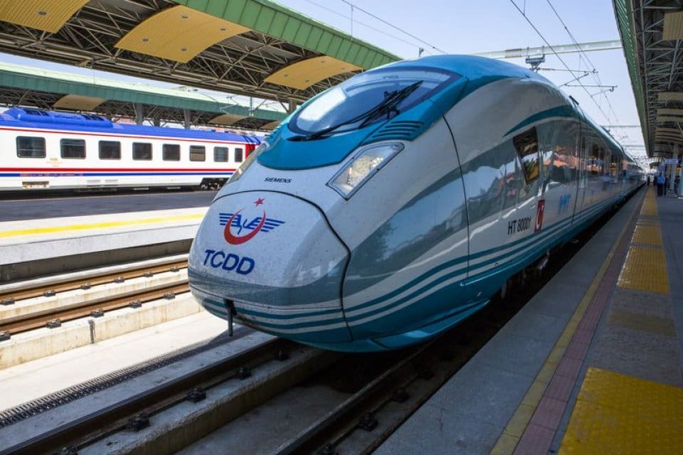 Ankara-Konya Y&uuml;ksek Hızlı Tren (YHT) hattının bir kesimindeki aşırı yağış