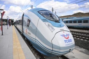 Ankara-Sivas Y&uuml;ksek Hatlı Tren (YHT) hattı a&ccedil;ıldı. YHT ile Sivas'tan