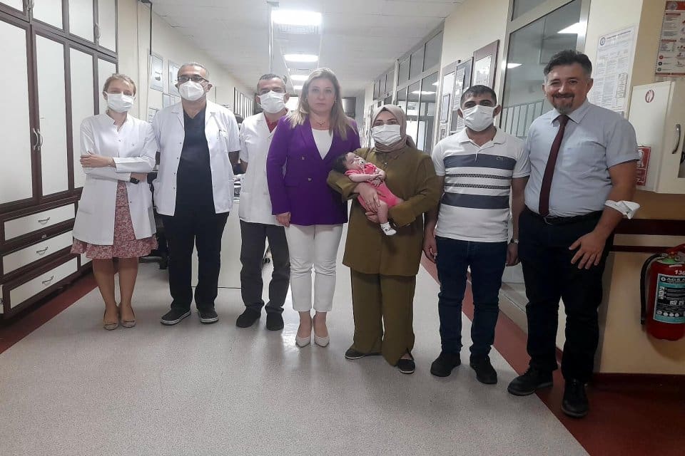 Aydın&nbsp;Adnan Menderes &Uuml;niversitesi'nde&nbsp;kan uyuşmazlığı nedeniyle anne karnında 5 kez kan