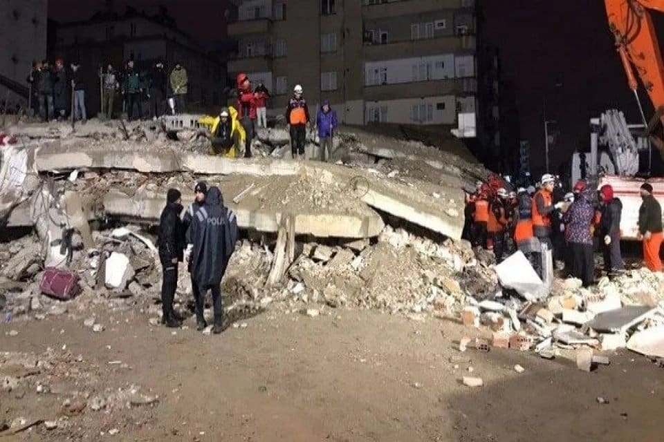 Kahramanmaraş merkezli 10 ili etkileyen depremlerde, Gaziantep'in Nizip il&ccedil;esinde yıkılan