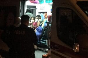 Aydın'ın Efeler il&ccedil;esinde, klimadan &ccedil;ıktığı ileri s&uuml;r&uuml;len yangında evde mahsur