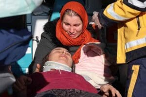Hatay'ın Odabaşı Mahallesi'nde yıkılan binanın enkazından 30 yaşındaki H&uuml;lya Yılmaz