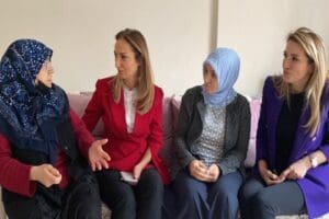 CHP Kadın Kolları Genel Başkanı Aylin Nazlıaka, İstanbul K&uuml;&ccedil;&uuml;k&ccedil;ekmece&rsquo;de yaşayan