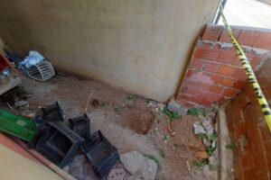 İzmir'in Buca ilçesinde apartmanın bahçesinde toprağa gömülü çuval içerisinde cesedi