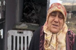 Sultangazi&rsquo;de daha &ouml;nce annesi Mecbure Yaşar'ı &uuml;zerine benzin d&ouml;kerek yakmak