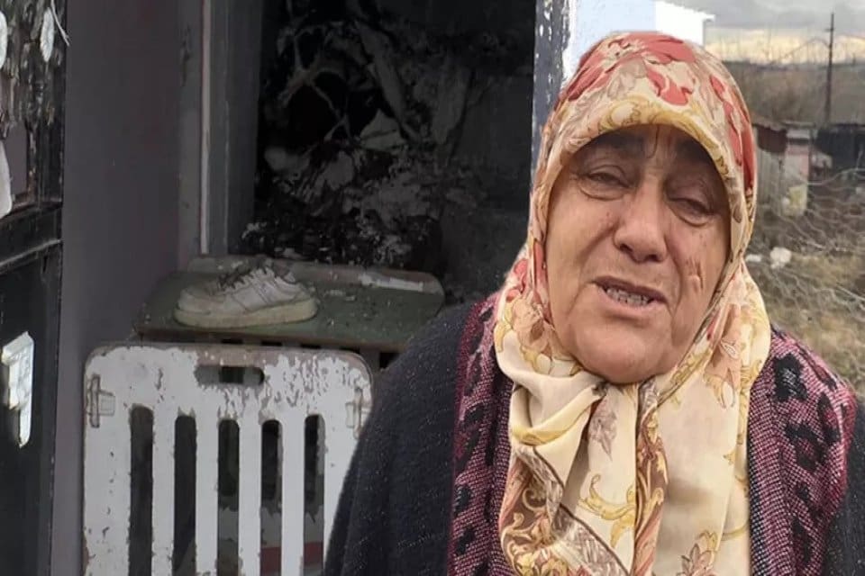 Sultangazi&rsquo;de daha &ouml;nce annesi Mecbure Yaşar'ı &uuml;zerine benzin d&ouml;kerek yakmak