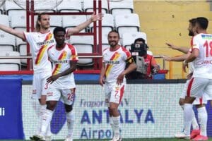 S&uuml;per Lig'in 39. haftasında Fraport TAV Antalyaspor ile G&ouml;ztepe karşılaştı.