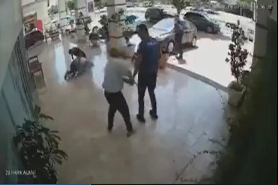 Antalya'da, aralarında kira anlaşmazlığı y&uuml;z&uuml;nden husumet olduğu iddia edilen&nbsp;iki grubun