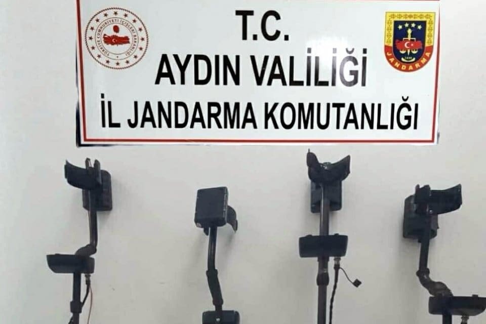 Aydın&rsquo;ın S&ouml;ke il&ccedil;esindeki tarihi Priene Antik Kenti'nde tarihi eser aramak
