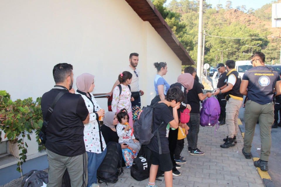 Muğla'nın Marmaris il&ccedil;esinde apart, otel ve pansiyonlarda 265 ka&ccedil;ak g&ouml;&ccedil;menin