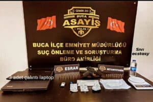 İZMİR'in Buca il&ccedil;esinde, uyuşturucu madde ticareti yaptığı tespit edilen ş&uuml;phelinin