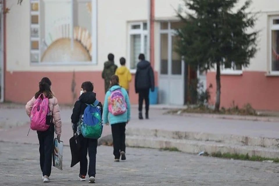 &Uuml;lke genelinde eğitim-&ouml;ğretim kaldığı yerden devam ediyor.&nbsp;19 milyon &ouml;ğrenci, 1
