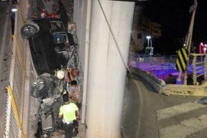 İzmir'in Bayraklı il&ccedil;esinde, aşırı hızlı olduğu iddia edilen hafif ticari