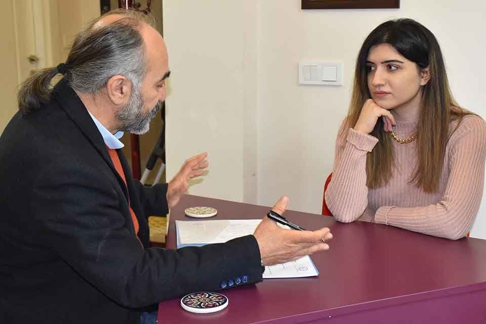 İZMİR'de yaşayan Nihalcan G&uuml;neş (24), 5 yıl &ouml;nce &uuml;niversite sınavına