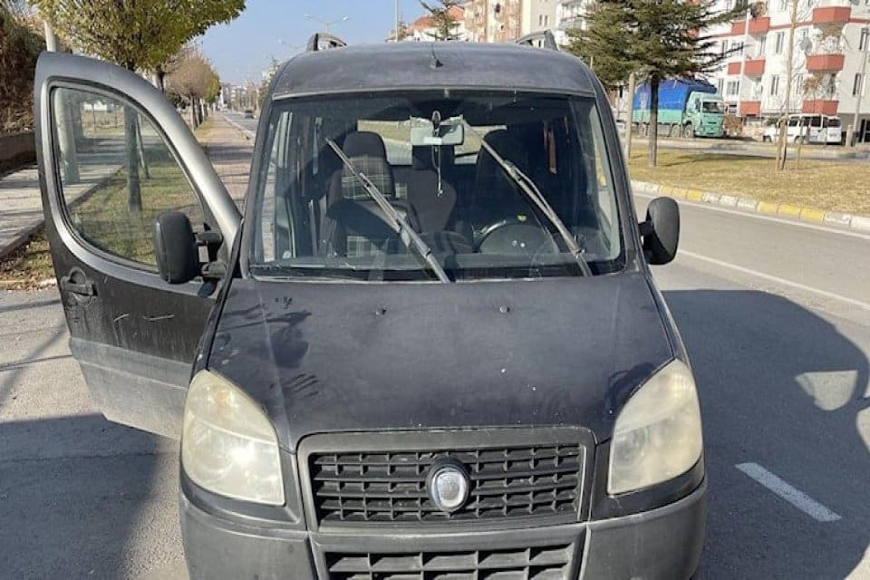 Aksaray'da 12 yaşındaki &ccedil;ocuk, babasının hafif ticari aracıyla seyir halindeyken