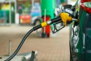 Petrol&nbsp;fiyatları ve&nbsp;dolar&nbsp;kurundaki değişimlere bağlı olarak akaryakıt fiyatlarındaki hareketlilik devam ediyor.