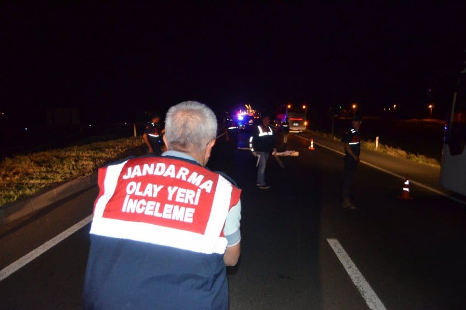 Aksaray'da i&ccedil;inde 7 kişinin bulunduğu hafif ticari ara&ccedil;ta, uyuduğu i&ccedil;in
