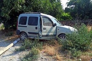 Manisa'nın Şehzadeler il&ccedil;esinde, iki hafif ticari aracın &ccedil;arpıştığı kazada, 3'&uuml;