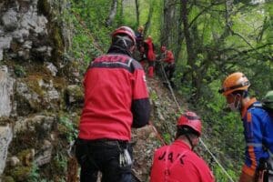 Kocaeli'nin Başiskele il&ccedil;esinde, define aramak i&ccedil;in ormanlık alana gittiği &ouml;ne