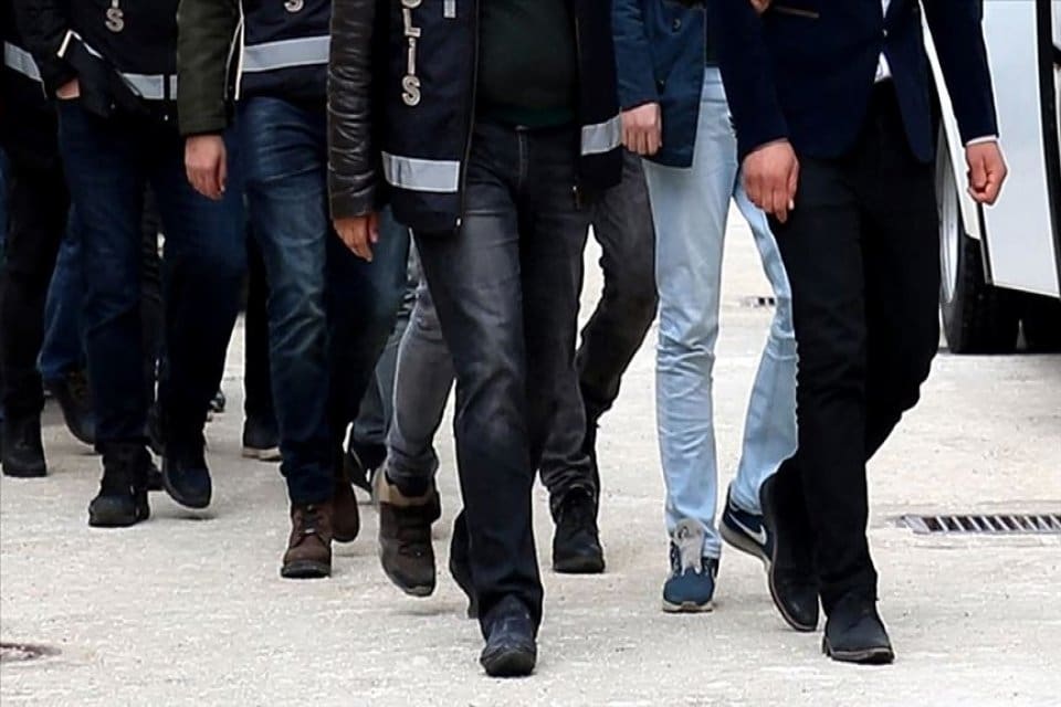Organize su&ccedil; &ouml;rg&uuml;t&uuml; &uuml;yesi oldukları gerek&ccedil;esiyle haklarında g&ouml;zaltı kararı verilen
