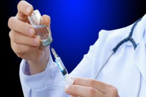 İngiltere&rsquo;de yapılan bir araştırma Oxford/AstraZeneca ya da BioNTech/Pfizer aşılarının bir