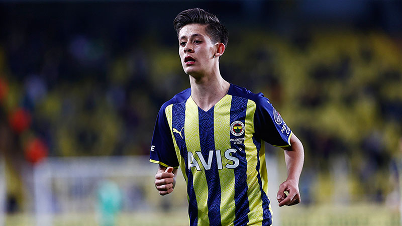 Dortmund, Newcastle, Arsenal, Napoli, Ajax ve Anderlecht, genç oyuncuya talip.