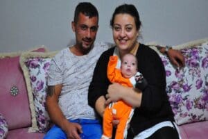Manisa'da, premat&uuml;re olarak d&uuml;nyaya gelen ikizlerden&nbsp;Aren, 5 g&uuml;n sonra hayatını