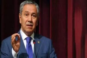 'Se&ccedil;imler ertelenmeli' &ccedil;ıkışıyla g&uuml;ndem olan B&uuml;lent Arın&ccedil;, bu kez YSK&rsquo;nin