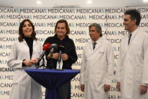 İzmir'de, akciğer kanseri nedeniyle ameliyat olduktan sonra&nbsp;kameraların karşısına ge&ccedil;en sunucu