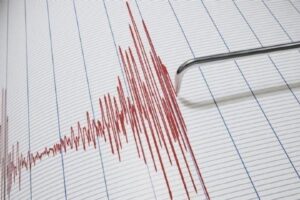 Arnavutluk'ta 4,7 b&uuml;y&uuml;kl&uuml;ğ&uuml;nde depremin meydana geldiği bildirildi. Arnavutluk Savunma Bakanlığı