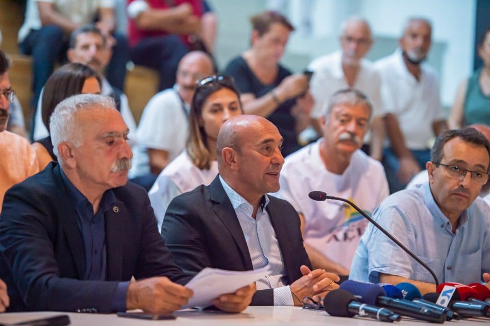 İzmir B&uuml;y&uuml;kşehir Belediye Başkanı Tun&ccedil; Soyer T&uuml;rk karasularına girişinin yasaklanmasına