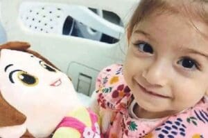 İzmir'de yaşayan Merve-M&uuml;rsel Adıyaman &ccedil;iftinin 2 yaşındaki kızları Asel Lina'da,