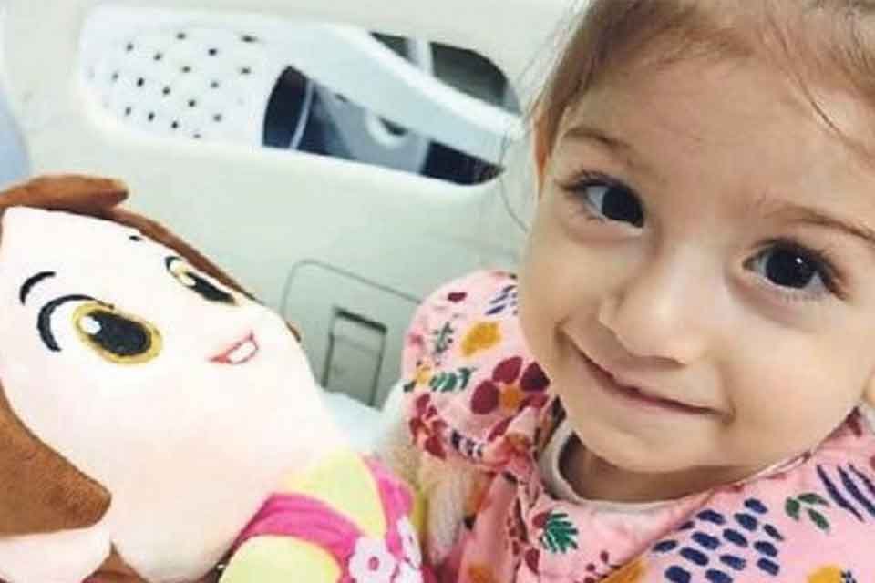 İzmir'de yaşayan Merve-Mürsel Adıyaman çiftinin 2 yaşındaki kızları Asel Lina'da,