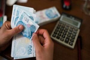 Kur artışı ve enflasyonda meydana gelen artış ile eriyen asgari