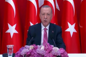 Cumhurbaşkanı Erdoğan asgari &uuml;cret zam oranını a&ccedil;ıkladı. Buna g&ouml;re, 2022'nin