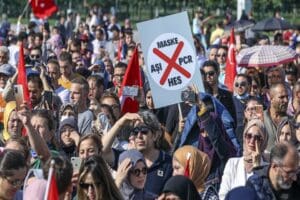 Aşı karşıtlarının oluşturduğu Dayatmasız Yaşam Partisi kuruldu. Partinin kurucu genel