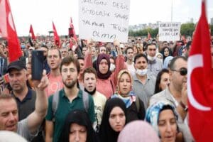 Aşı karşıtlarının oluşturduğu &ldquo;B&uuml;y&uuml;k Uyanış Hareketi&rdquo;, İstanbul ve Ankara'nın ardından