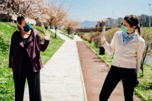 Aşılanan bazı kişilerin &ldquo;Bir daha vir&uuml;sle karşılaşmayacağım ya da bulaştırmayacağım&rdquo;