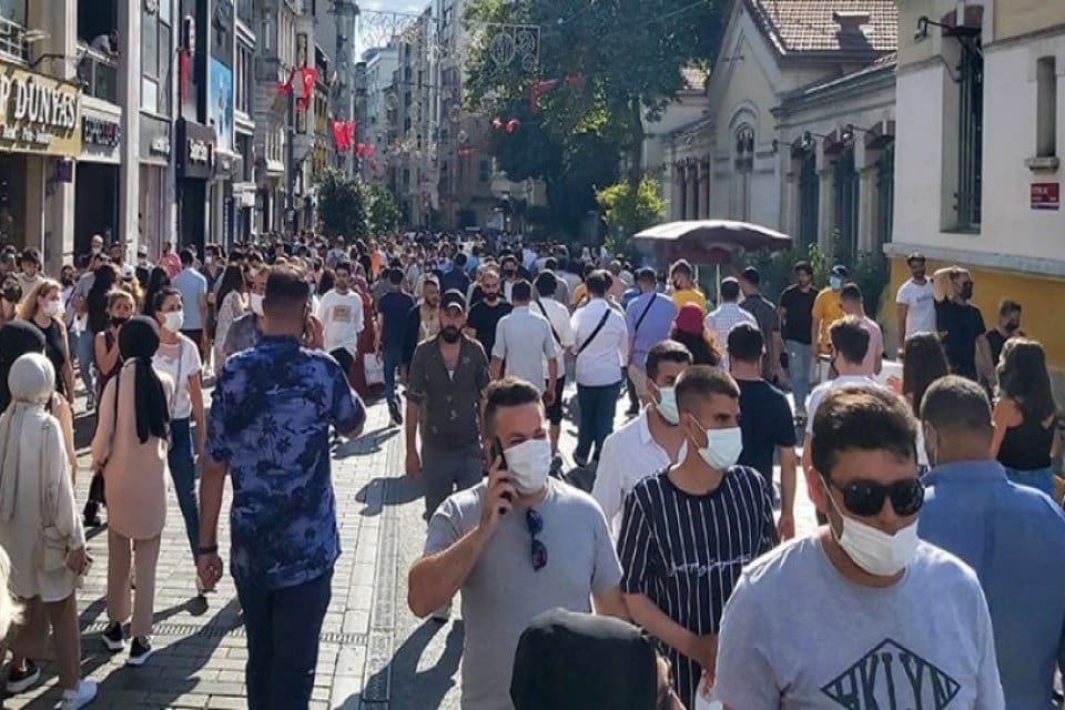 Koronavir&uuml;s vakalarının tırmanmaya başlaması, g&ouml;zleri aşısızlara &ccedil;evirdi. Bazı sosyal ve