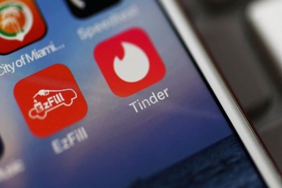 İngiltere&rsquo;de h&uuml;k&uuml;met corona vir&uuml;s aşılarının g&uuml;venilir olduğunu g&ouml;stermek ve tanıtımını