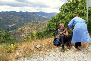 İzmir'in Tire ilçesinde, Aydın il sınırına yakın dağ köyü Dibekçiler'de